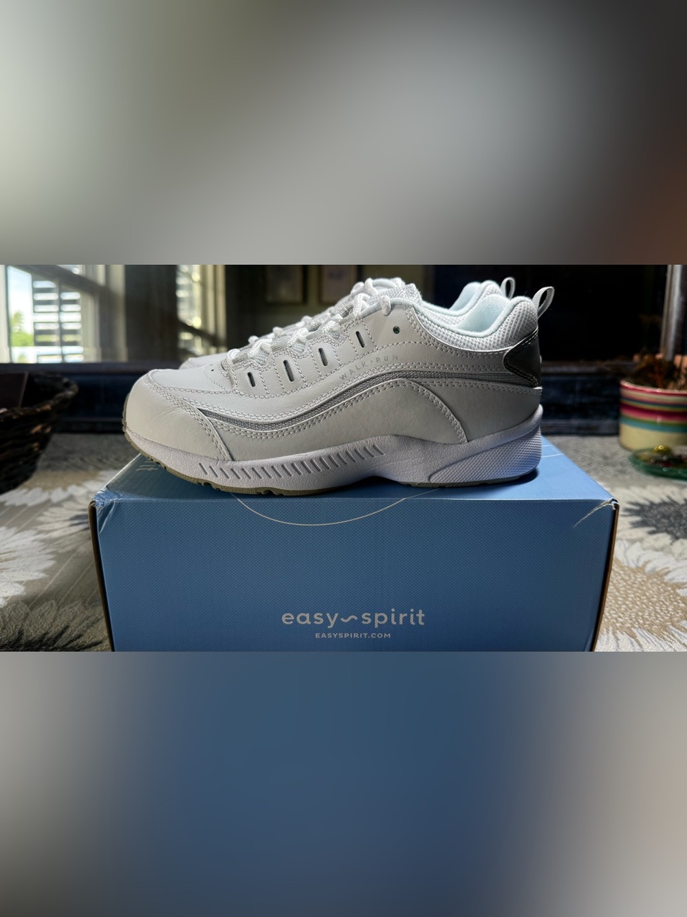 NIB Easy Spirit Romy Women's Classic Walking Sneakers White/Light Grey 6.5WW